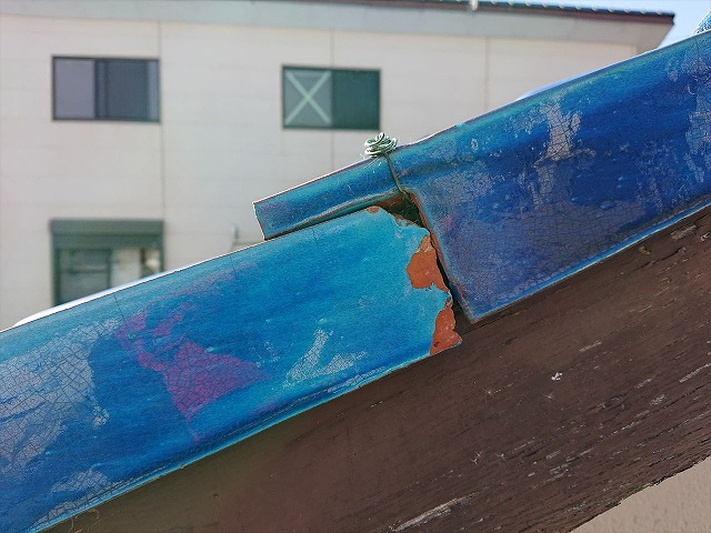 一部かけた瓦